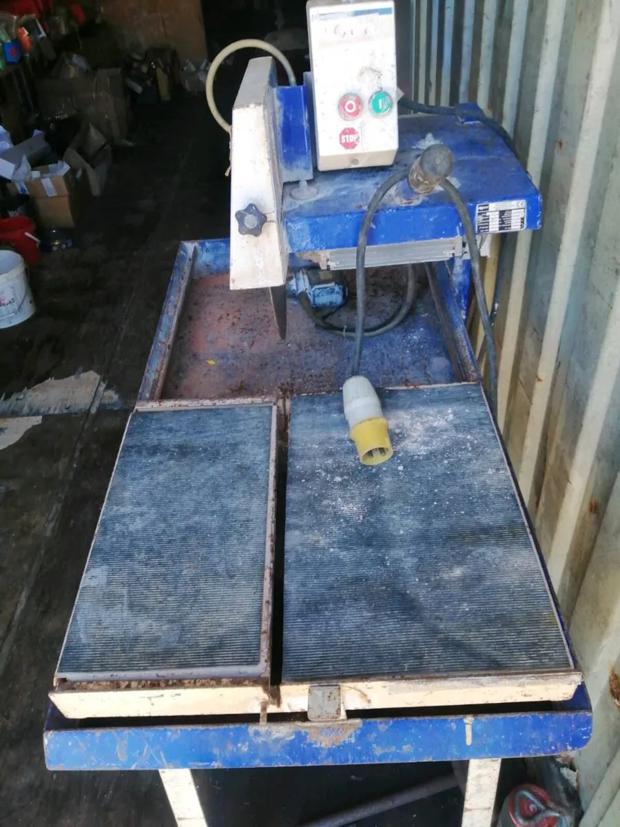 Tile cutter - Image 1