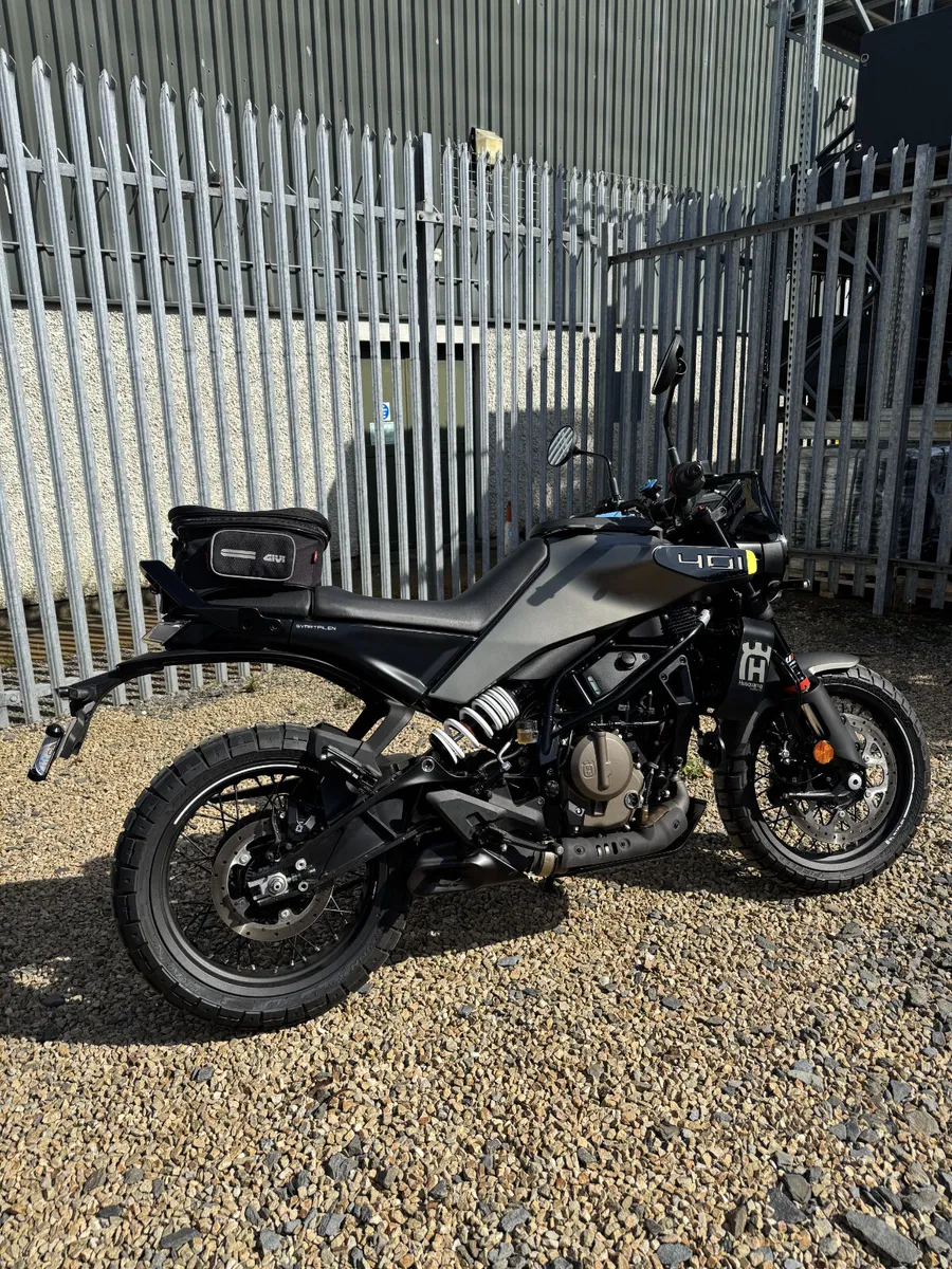 2025 Husqvarna Svartpilen 401, as new - Image 1
