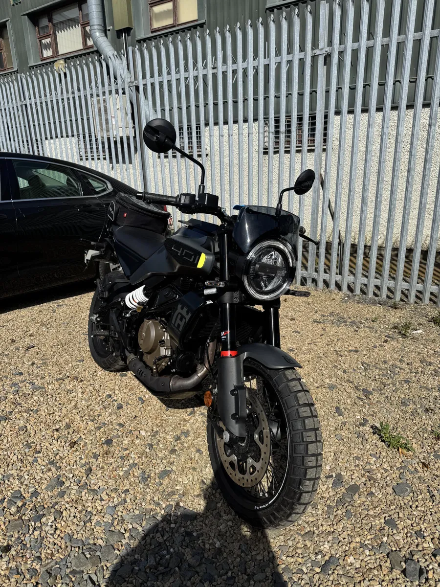 2025 Husqvarna Svartpilen 401, as new - Image 3