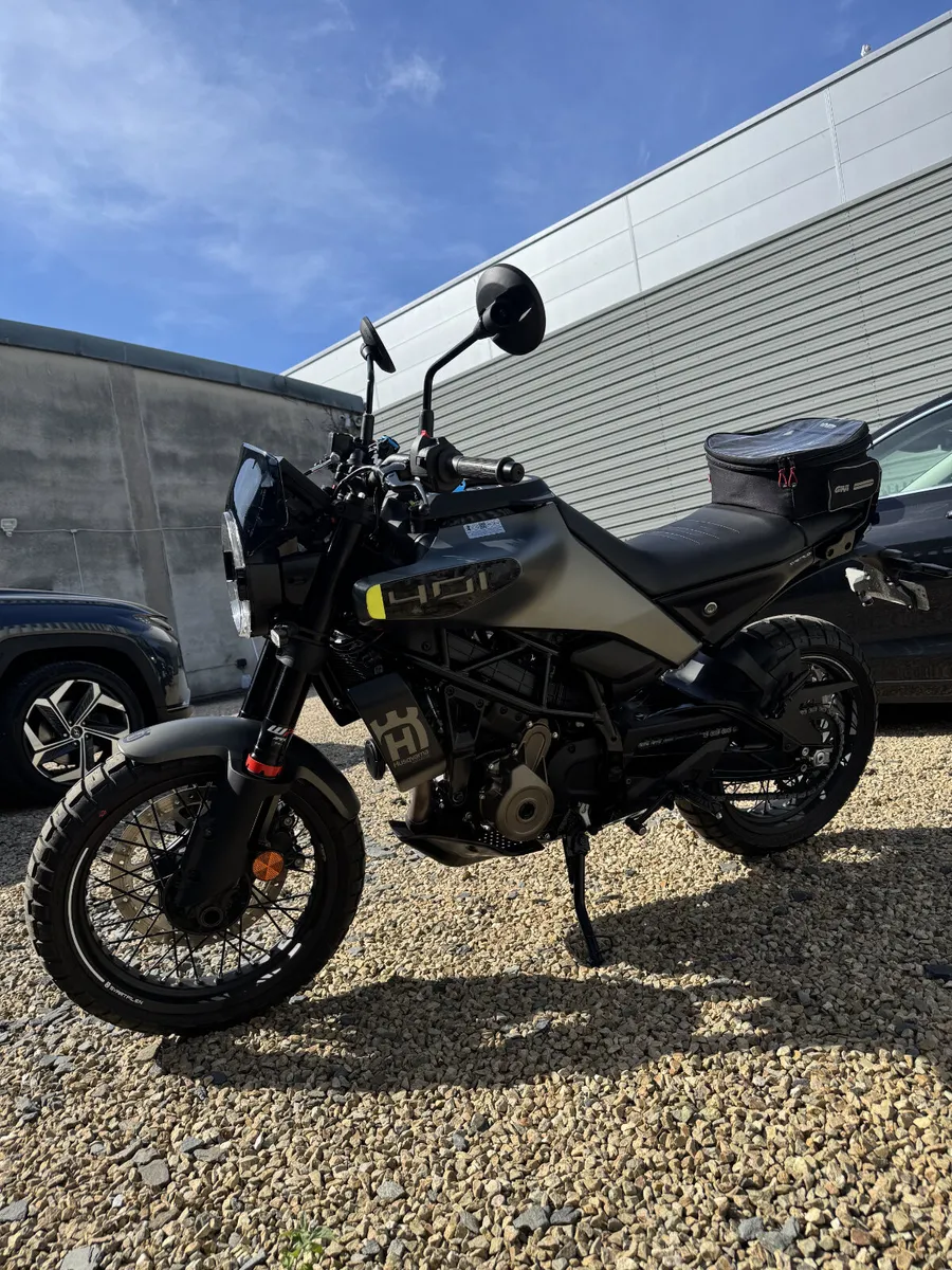 2025 Husqvarna Svartpilen 401, as new - Image 4