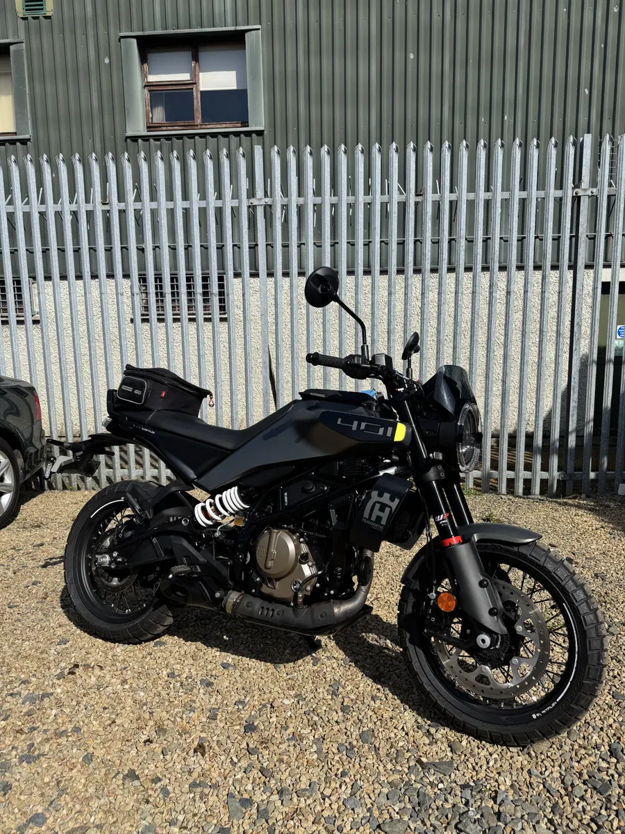 2025 Husqvarna Svartpilen 401, as new - Image 2