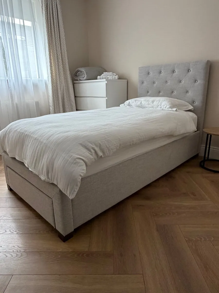 Bed - Image 1