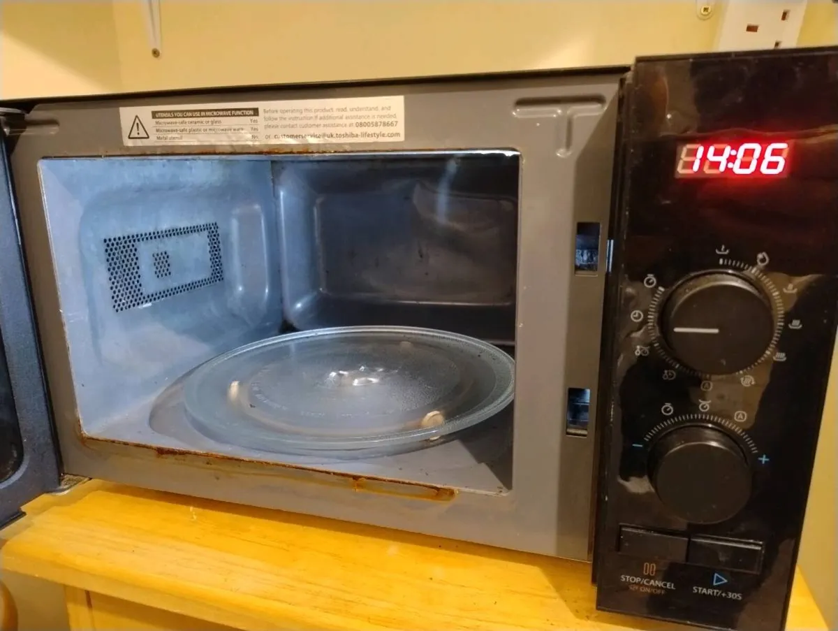 Toshiba Microwave Oven 20L MW2-AM20PF(BK) 800W - Image 2