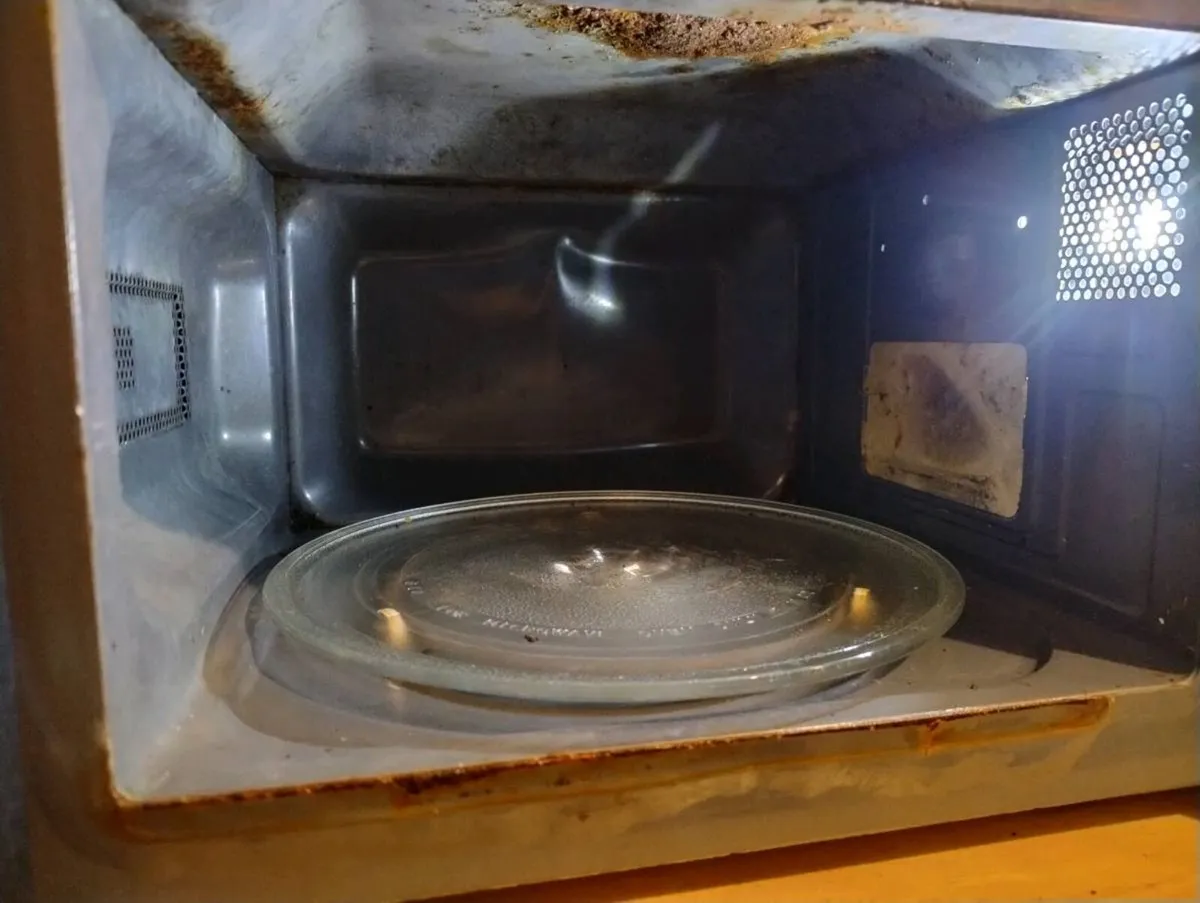 Toshiba Microwave Oven 20L MW2-AM20PF(BK) 800W - Image 3