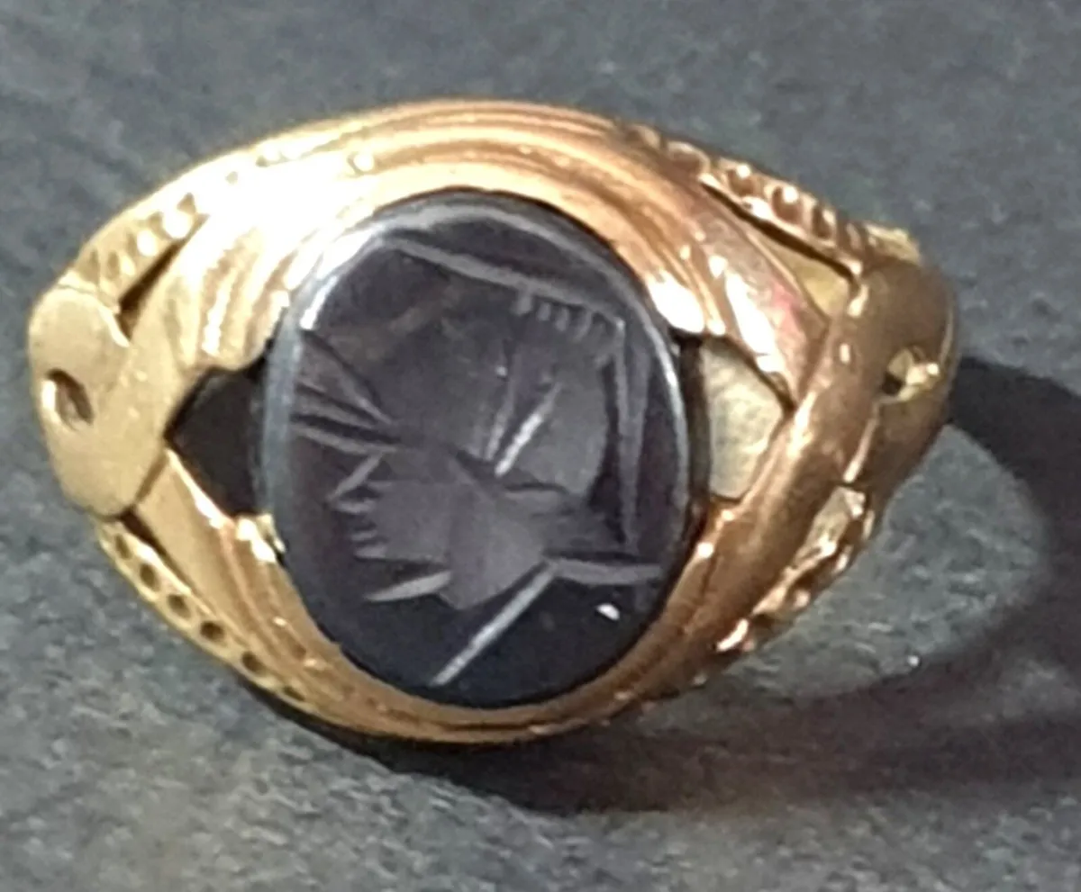 Vintage 9ct Hematite Intaglio Signet Ring - Image 1