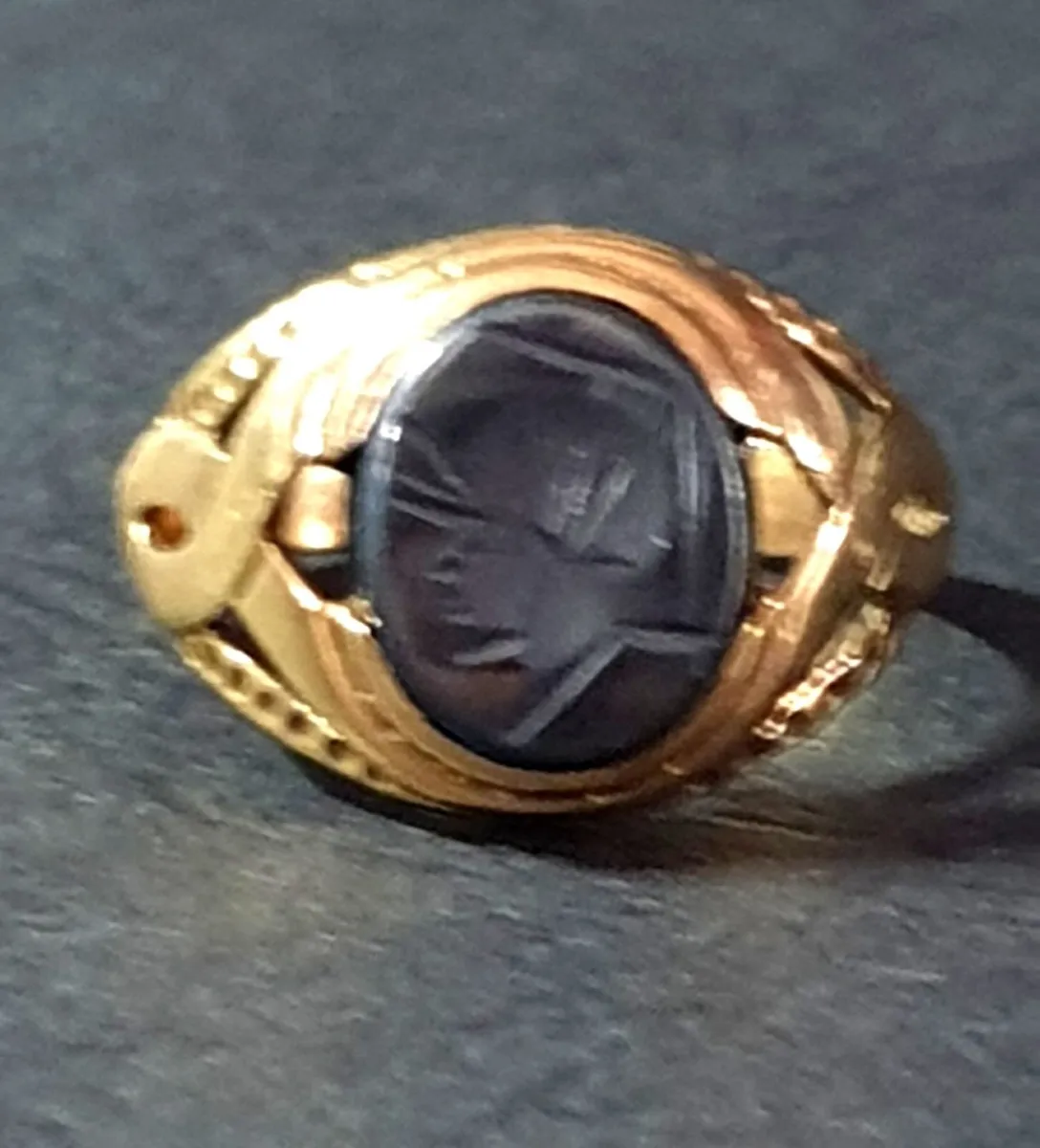 Vintage 9ct Hematite Intaglio Signet Ring - Image 2
