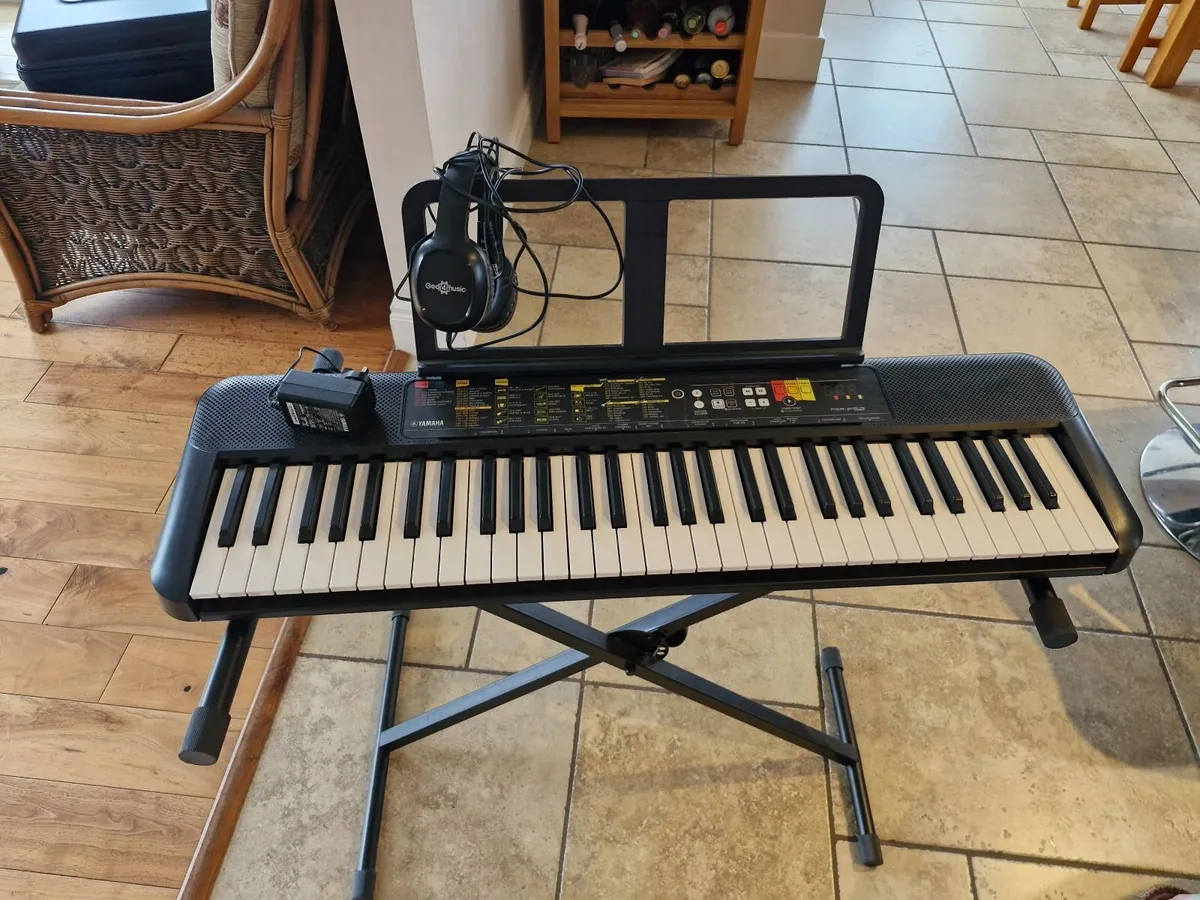 Yamaha keyboard - Image 1