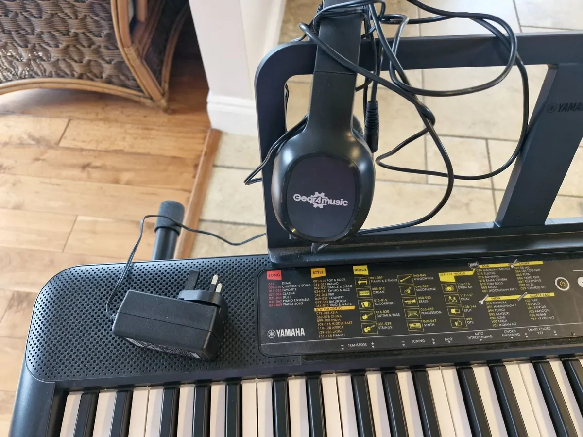 Yamaha keyboard - Image 2