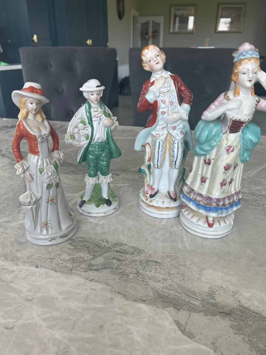 4 pieces of porcelain - Image 1
