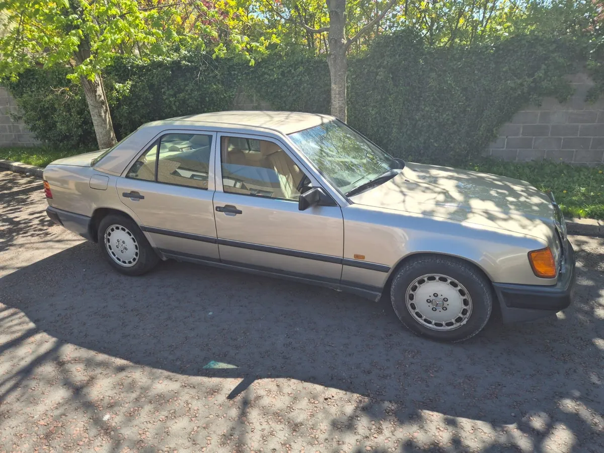 Mercedes-Benz E300 - 1989 - Image 1