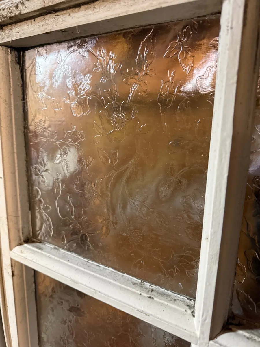 Various Victorian sashes some  bulls eye glass. - Image 2