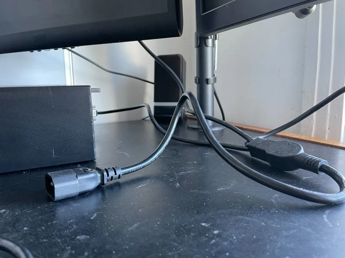 Power Y Type Computer & Duel Screen Splitter. - Image 4