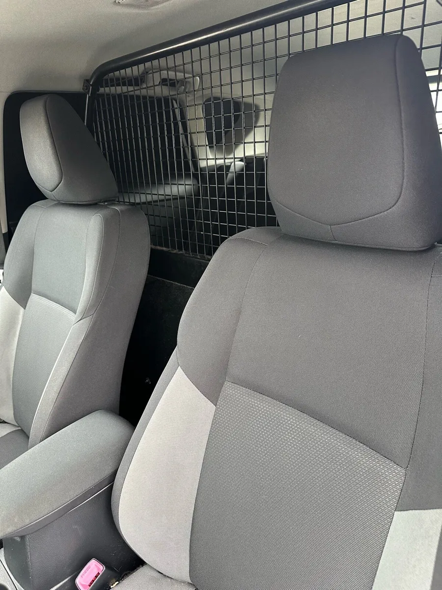 2016 Auris diesel Van - Image 2