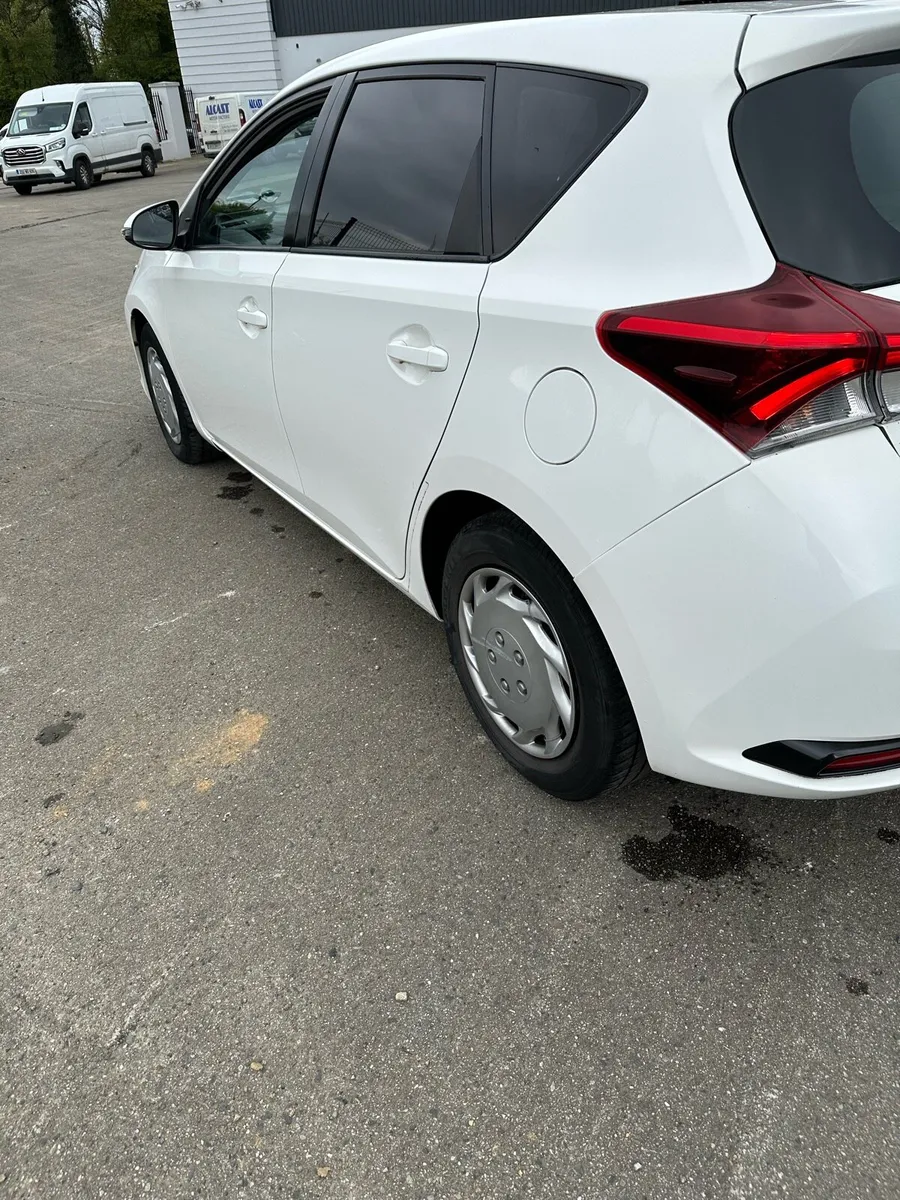 2016 Auris diesel Van - Image 3