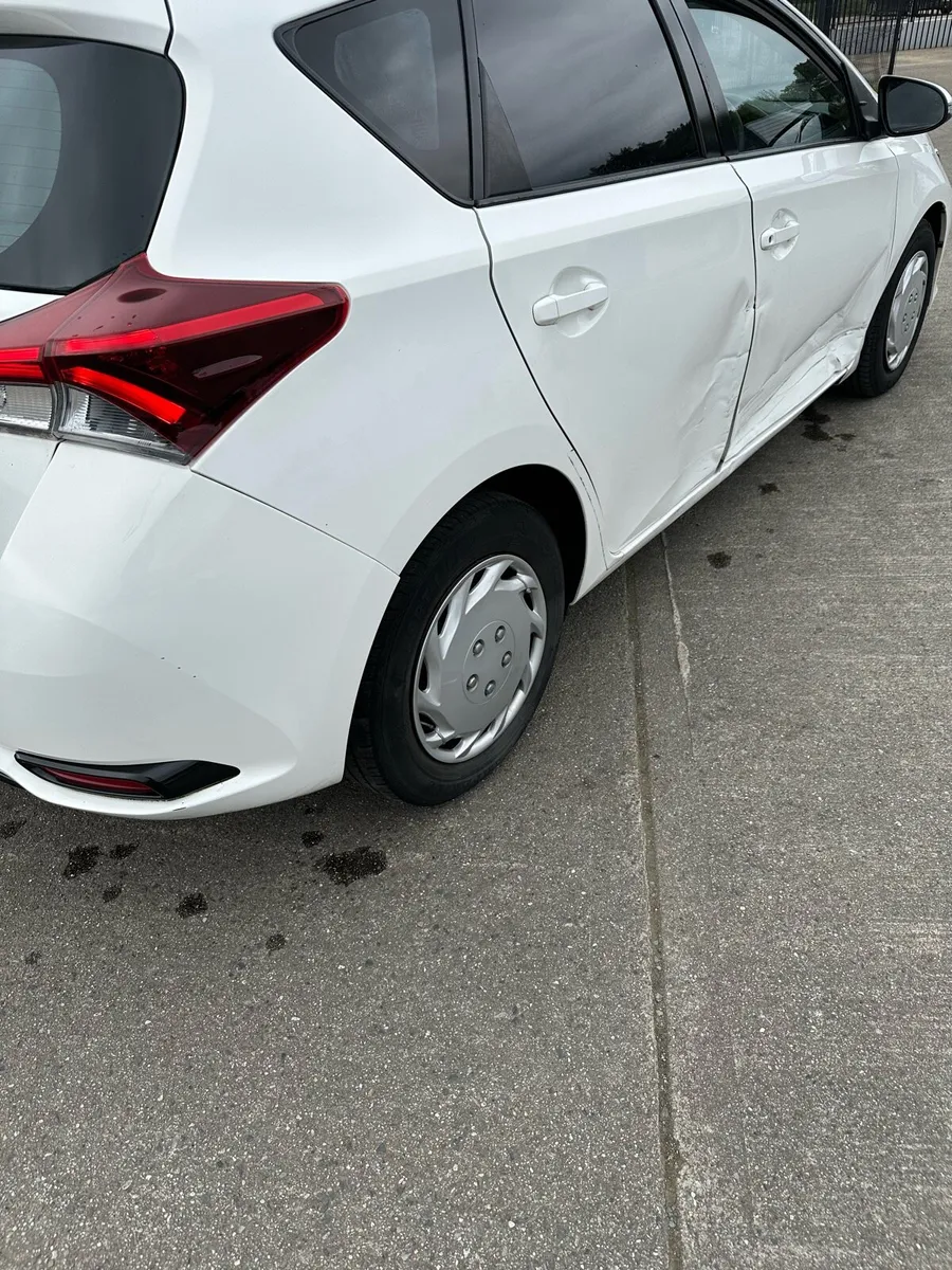 2016 Auris diesel Van - Image 4