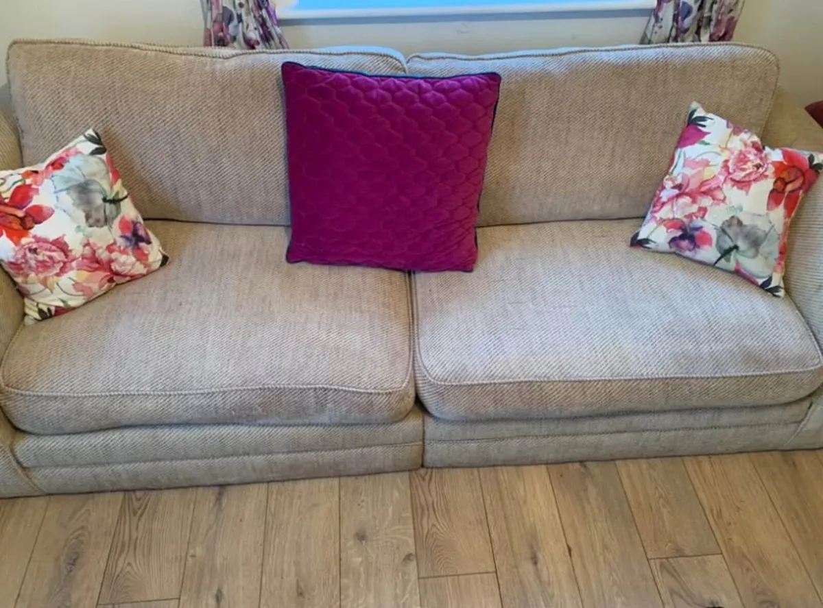 Coffee table and sofa - Image 1
