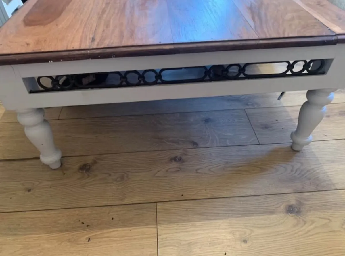 Coffee table and sofa - Image 2
