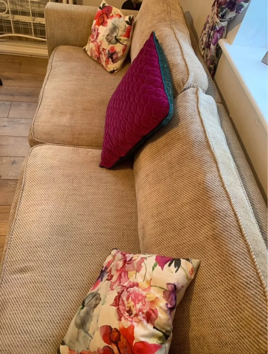 Coffee table and sofa - Image 4