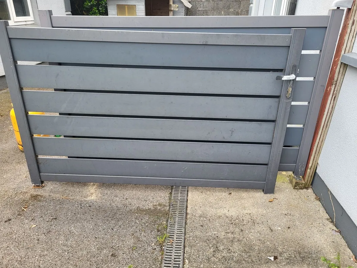 GATES - Image 2