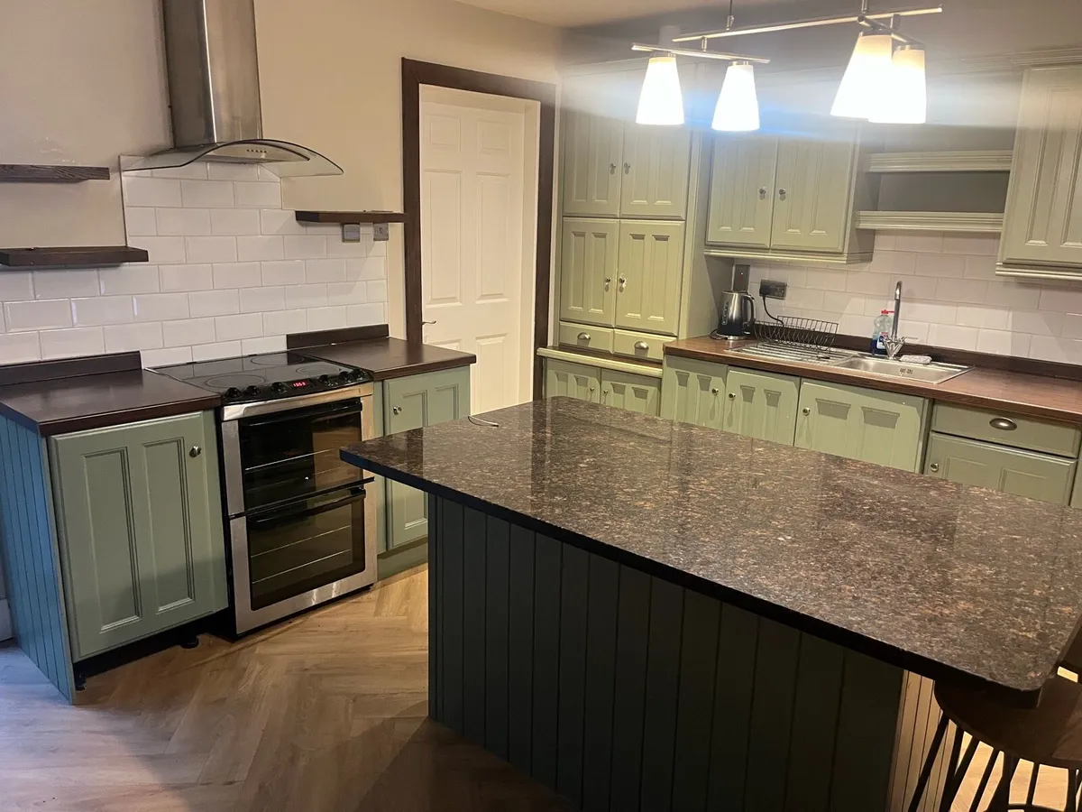 Kitchen units - Image 1