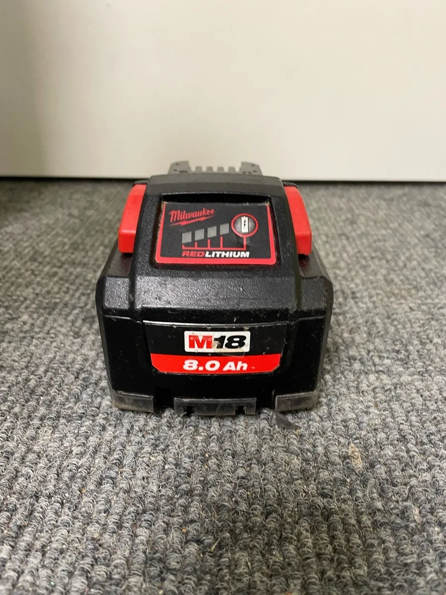 Milwaukee M18 8AH battery - Image 2