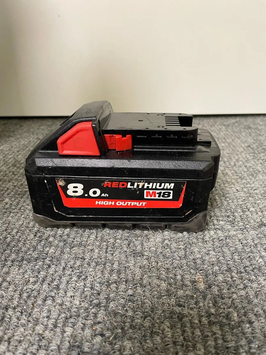 Milwaukee M18 8AH battery - Image 3