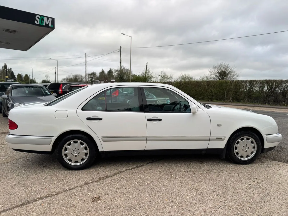 Mercedes E230 auto - Image 1
