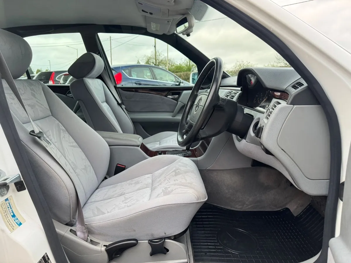 Mercedes E230 auto - Image 2