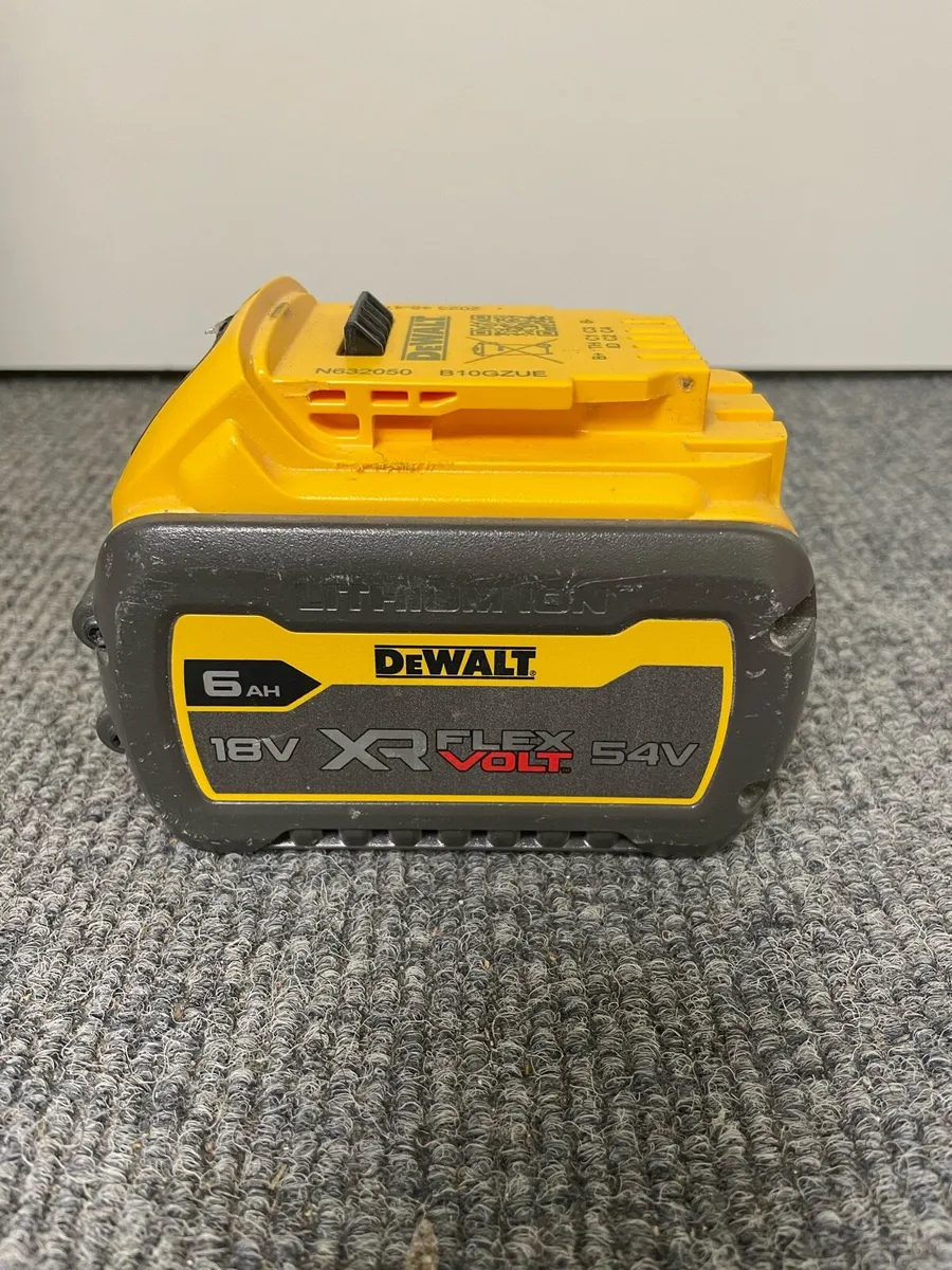 Dewalt 18v / 54v Flexvolt 6ah battery - Image 1