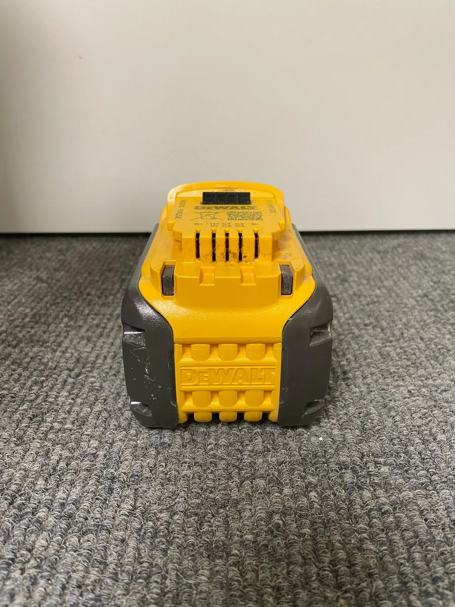 Dewalt 18v / 54v Flexvolt 6ah battery - Image 2