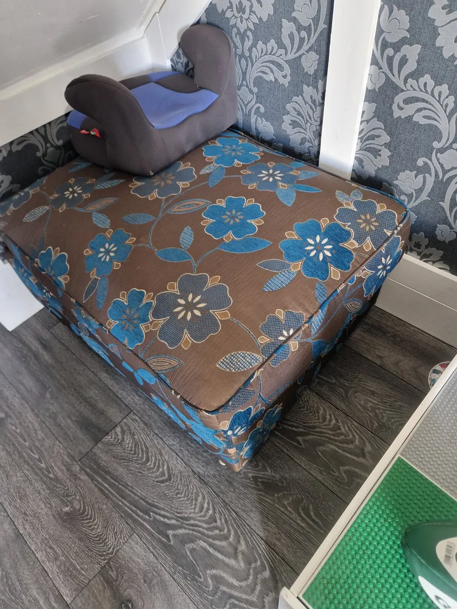 Sitting room  pouch