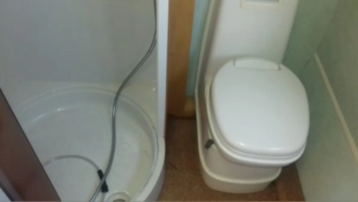 Bailey Ranger 6 Berth caravan 2009 plus xtras - Image 2