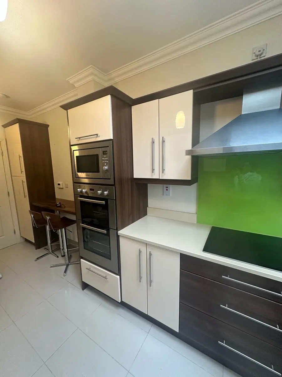 Full Kitchen - Image 3