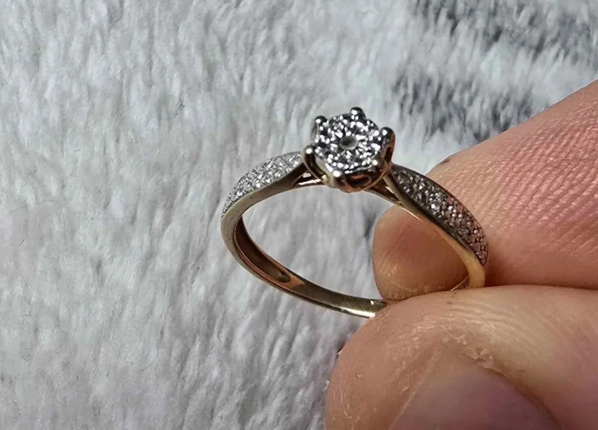 Selection of 9ct gold & Diamond rings - Image 2