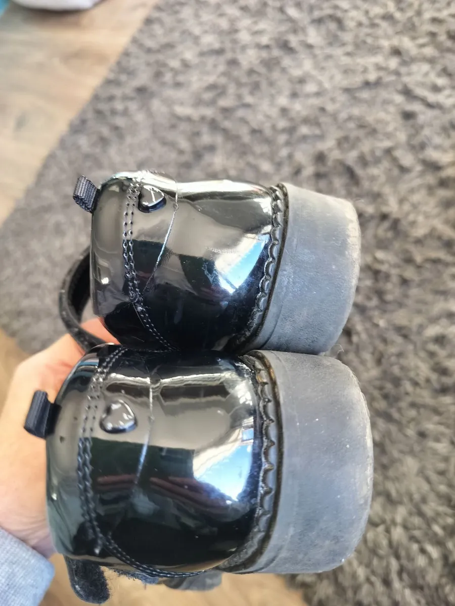 Girls school shoes size 3 - Image 2