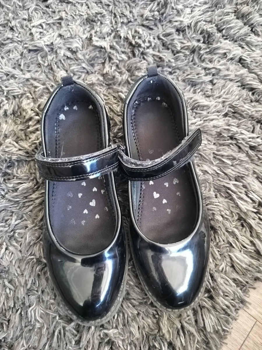 Girls school shoes size 3 - Image 3