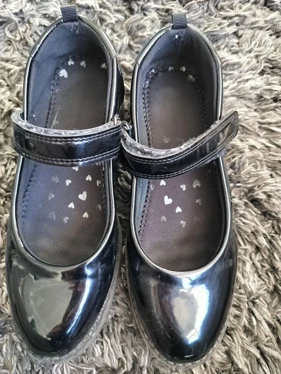 Girls school shoes size 3 - Image 1