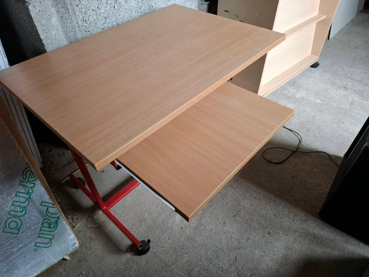 Computer desk - Image 2