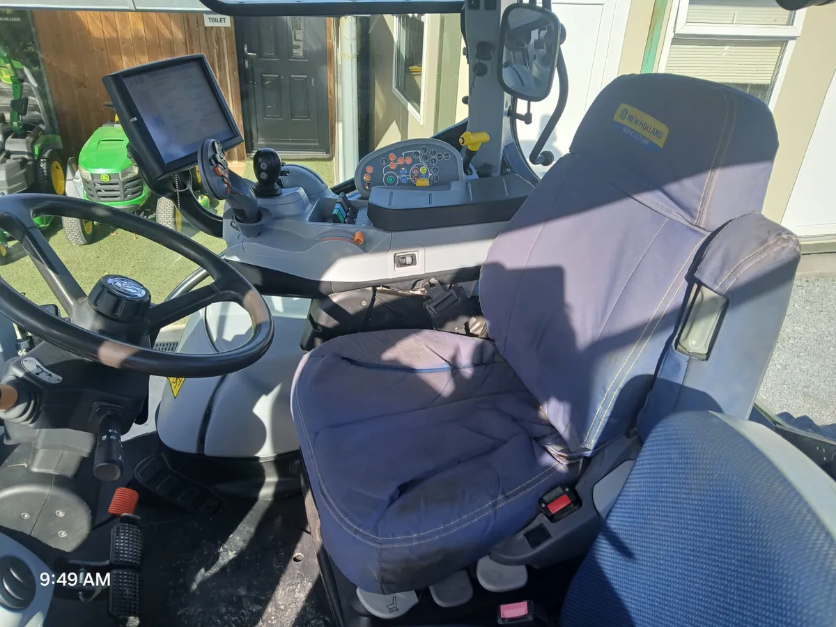 New Holland T6210 complete with loader - Image 4