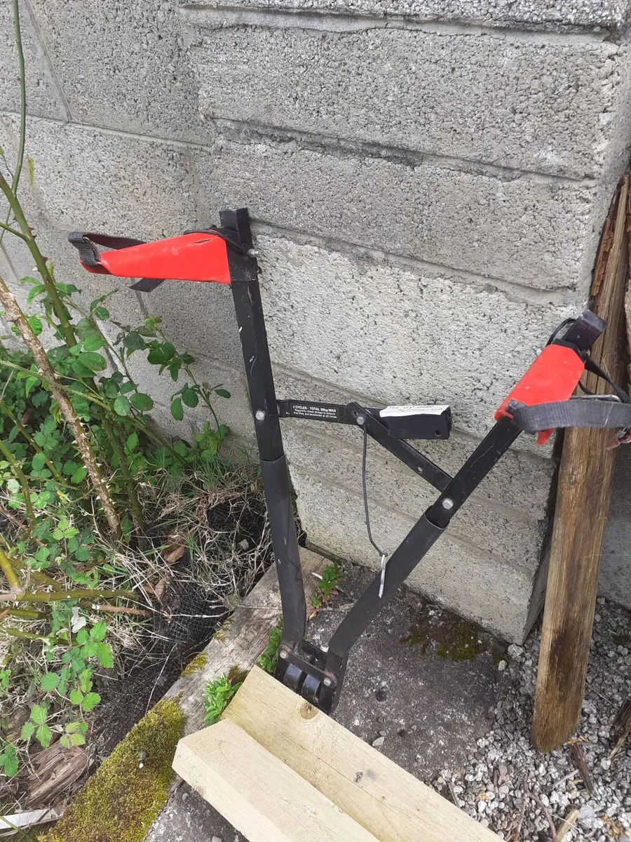Bicycle carrier for hitch - Image 1