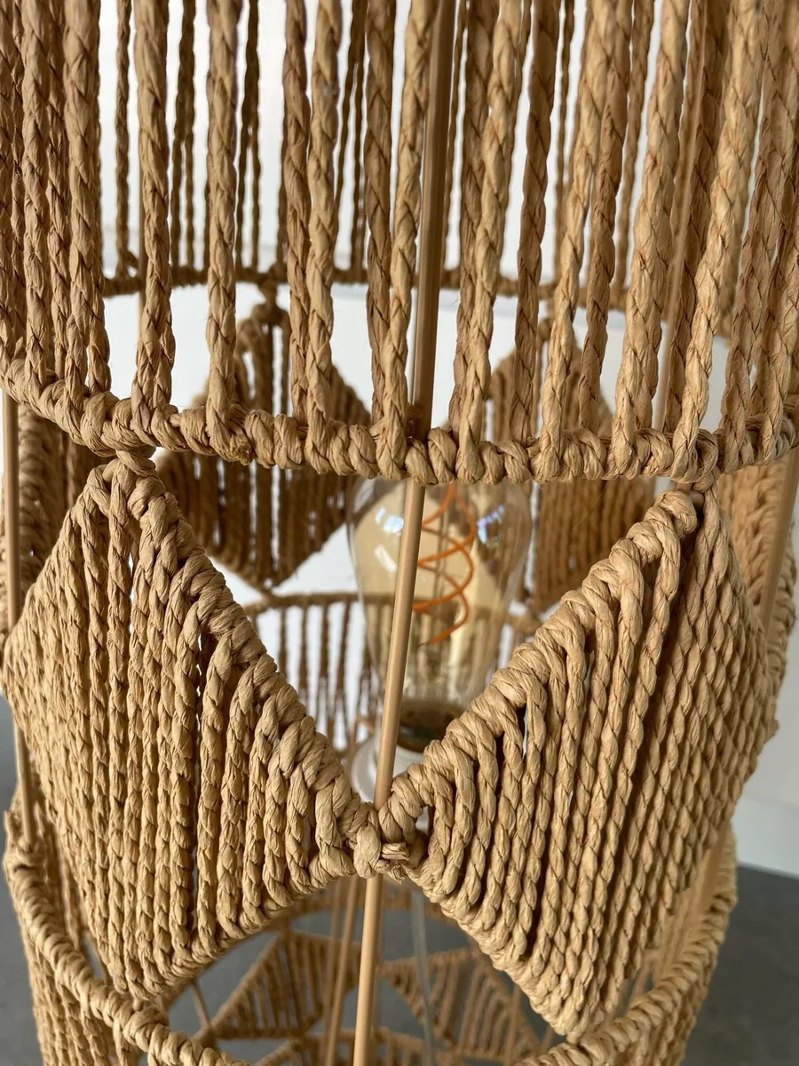 Rattan style floor lamp - Image 4