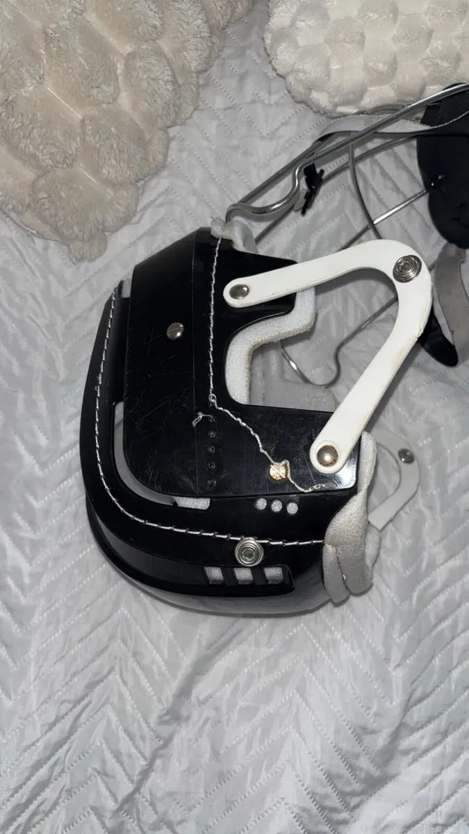 Hurling helmet - Image 2