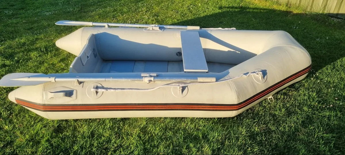 Small inflatable boat - Image 2