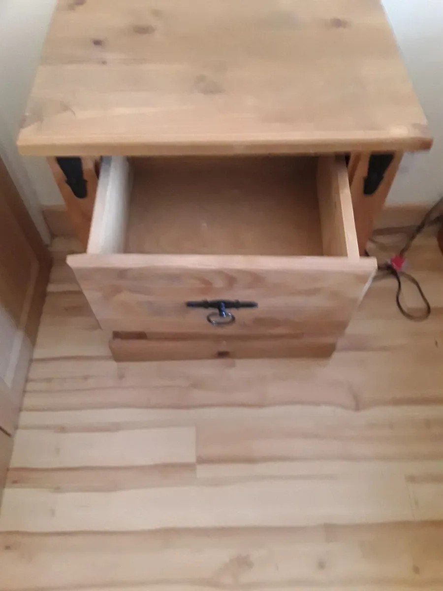 Solid wooden Corona as new tree draw Locker - Image 4