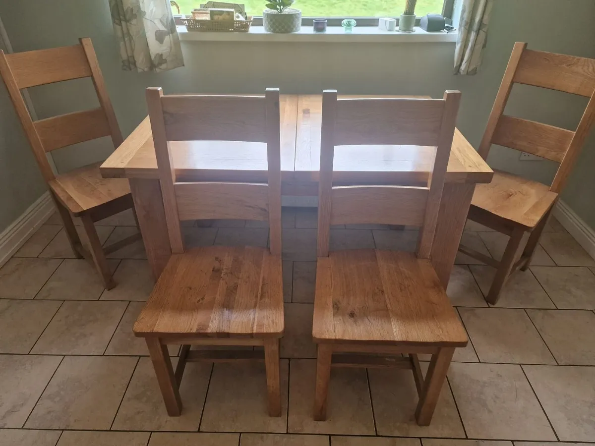 Oak dining table and chairs - Image 1
