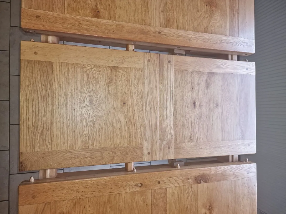 Oak dining table and chairs - Image 4