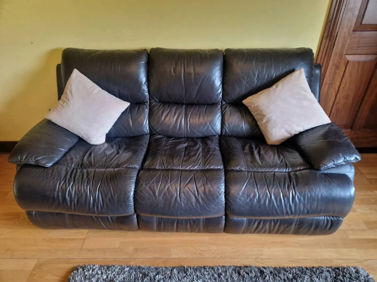 3 seater and 2 seater suite of Furniture - Image 2