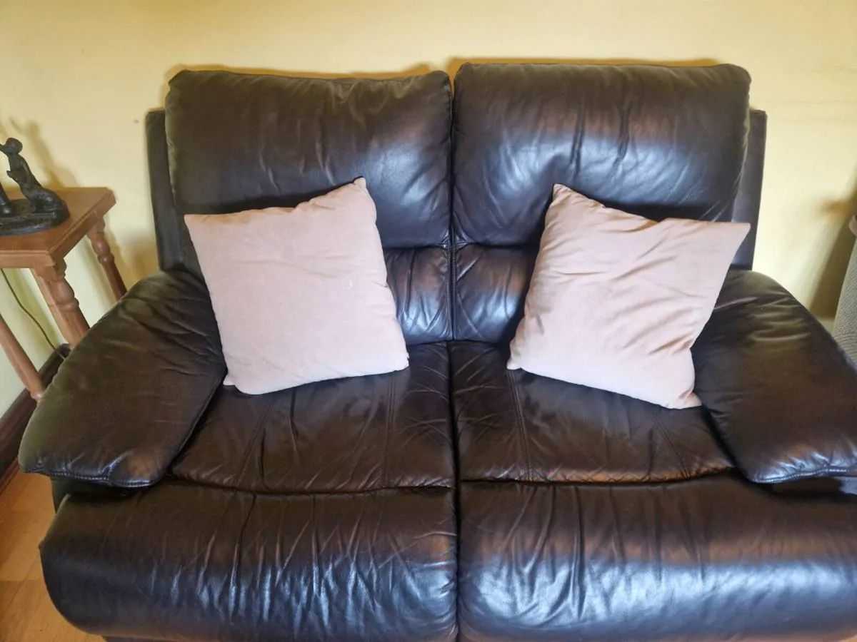 3 seater and 2 seater suite of Furniture - Image 4