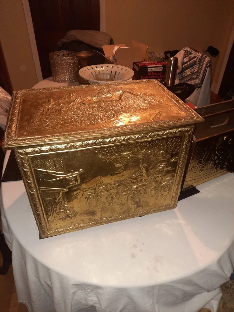 Antique log box and magazine rack - Image 2
