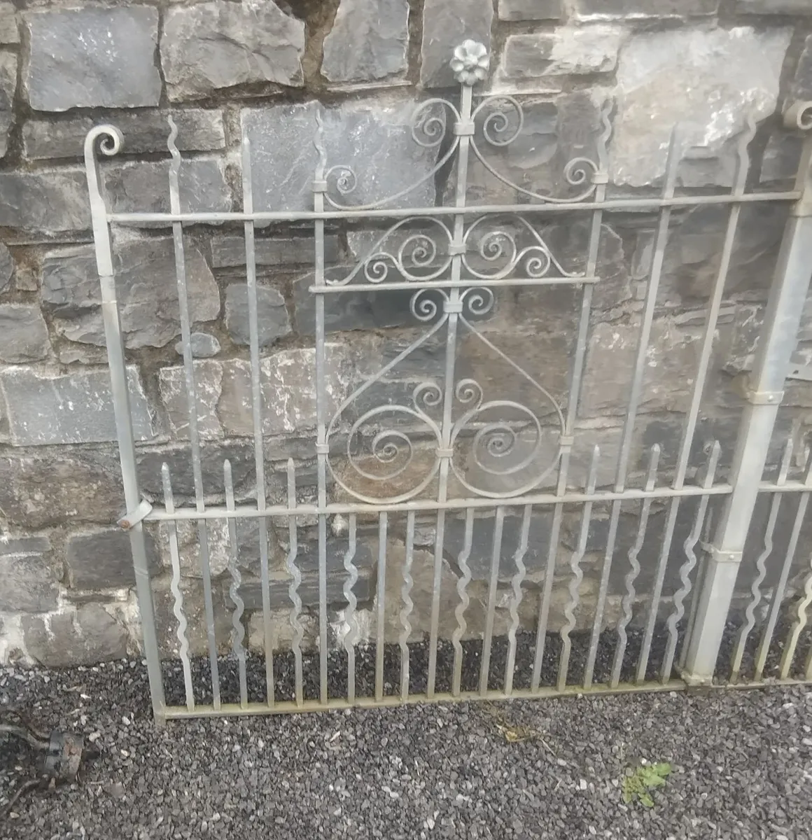Antique hand forged entrance gates 9'2 x 4'8" - Image 3